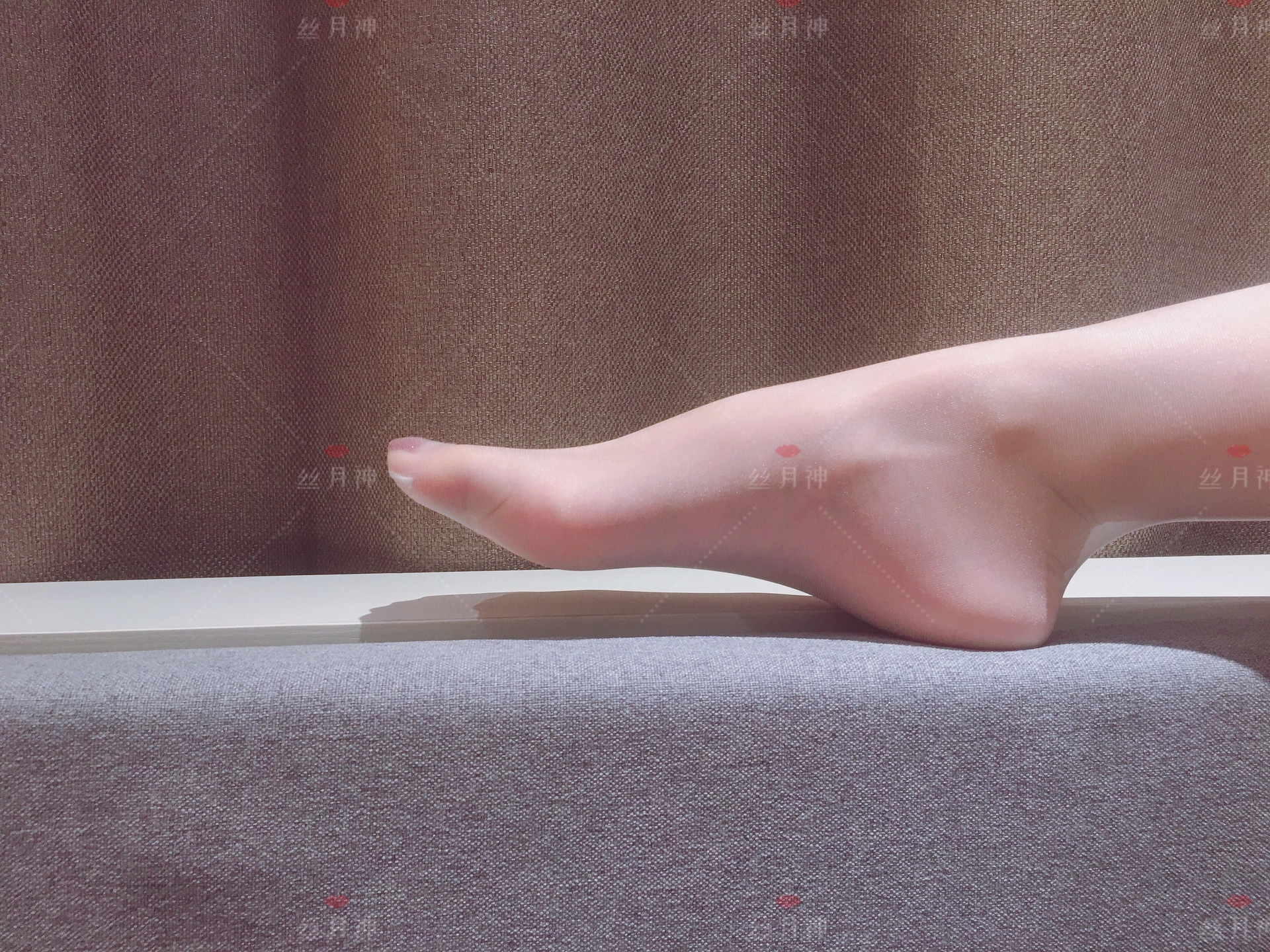 10.丝月神-白色筒袜肉丝杏色高跟 1